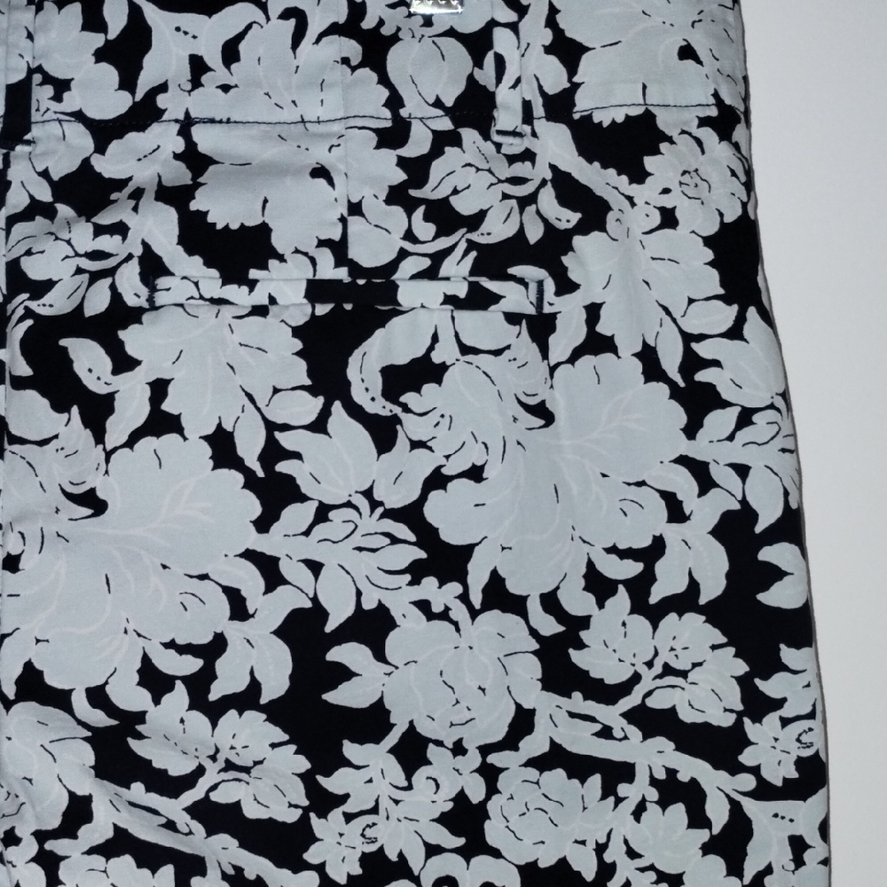 Ann Taylor Black and Baby Blue Floral Women Shorts Cargos - Picture 9 of 10
